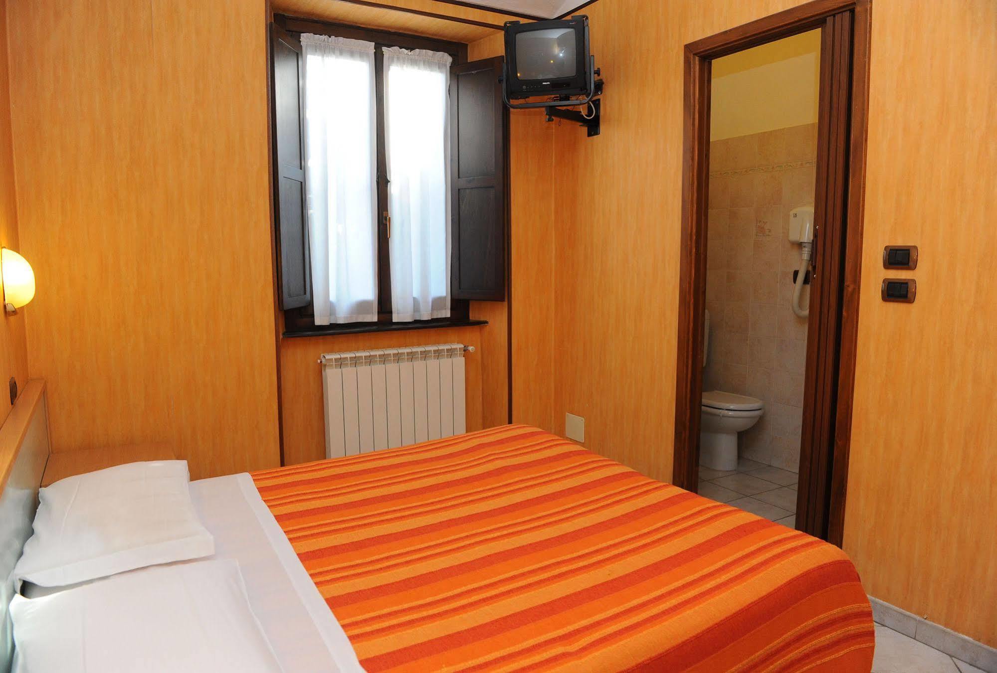 Hotel Isolabella Bussoleno Buitenkant foto